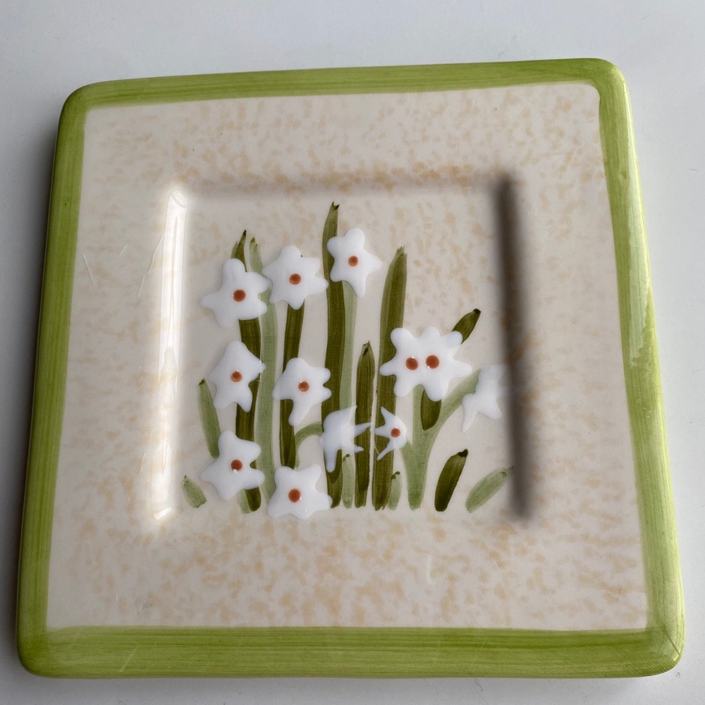 Two INSPIRADO square snack dish plate.